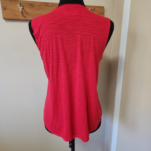 Southern Oregon Red Sleeveless Top - Picture 2 of 6